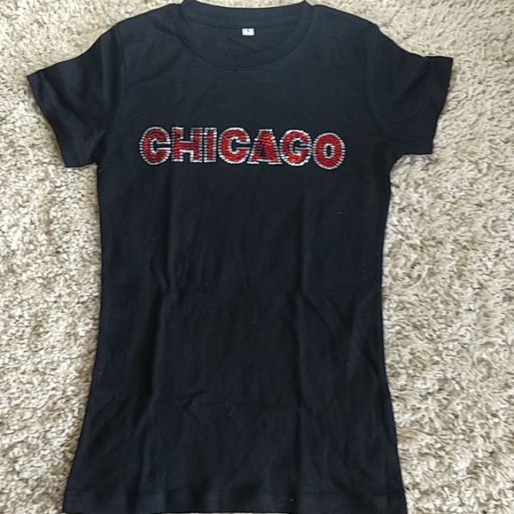 LAS VEGAS (XL) & CHICAGO (M) Women's Tops - Picture 5 of 7